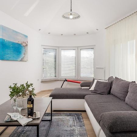 Apartment Dani-E.L. Кастав Экстерьер фото