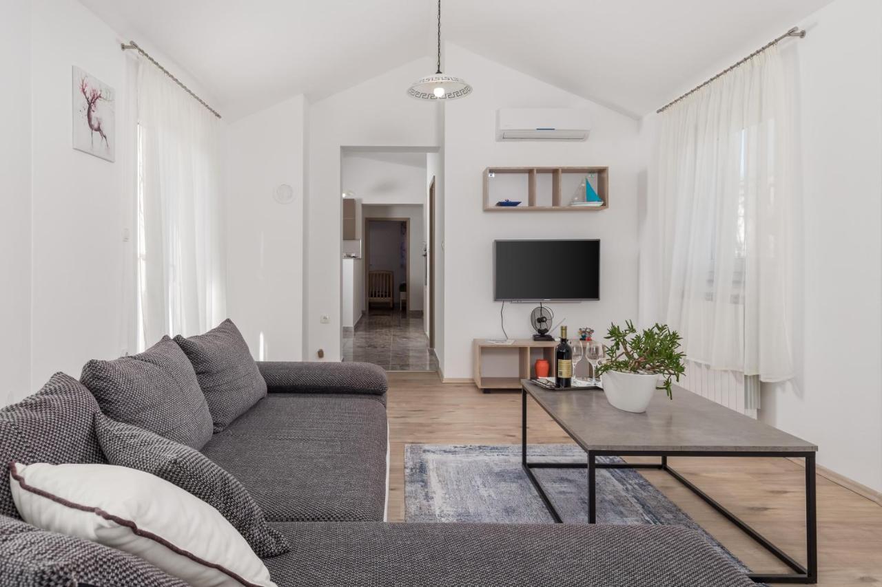 Apartment Dani-E.L. Кастав Экстерьер фото