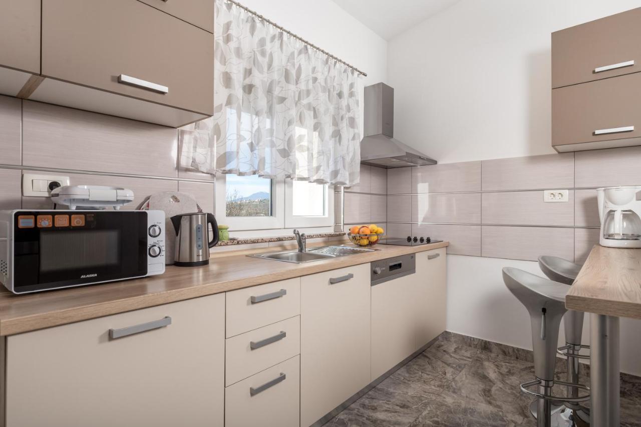 Apartment Dani-E.L. Кастав Экстерьер фото