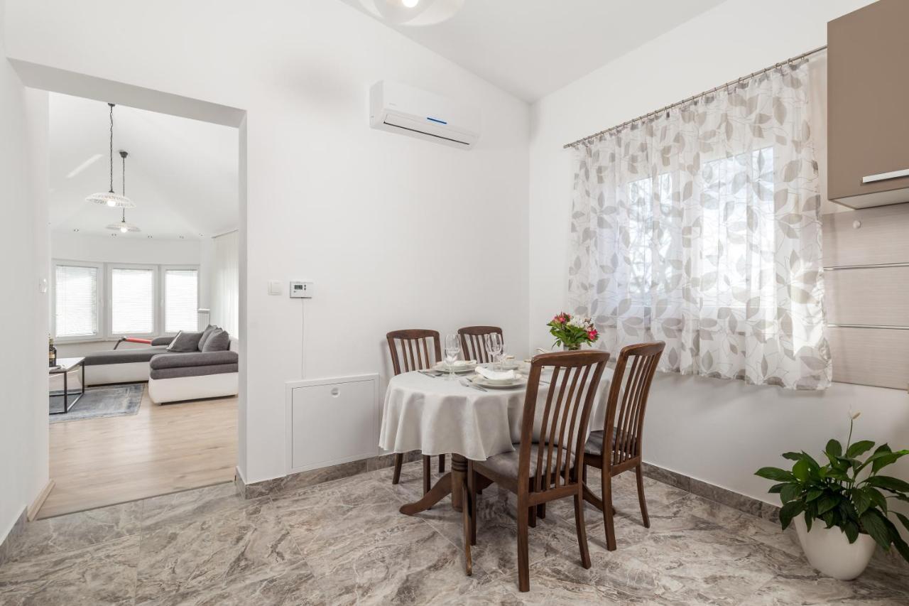 Apartment Dani-E.L. Кастав Экстерьер фото