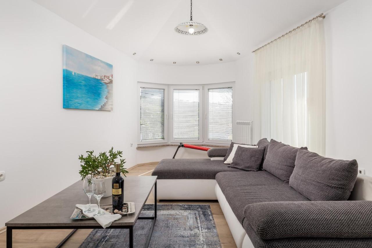 Apartment Dani-E.L. Кастав Экстерьер фото