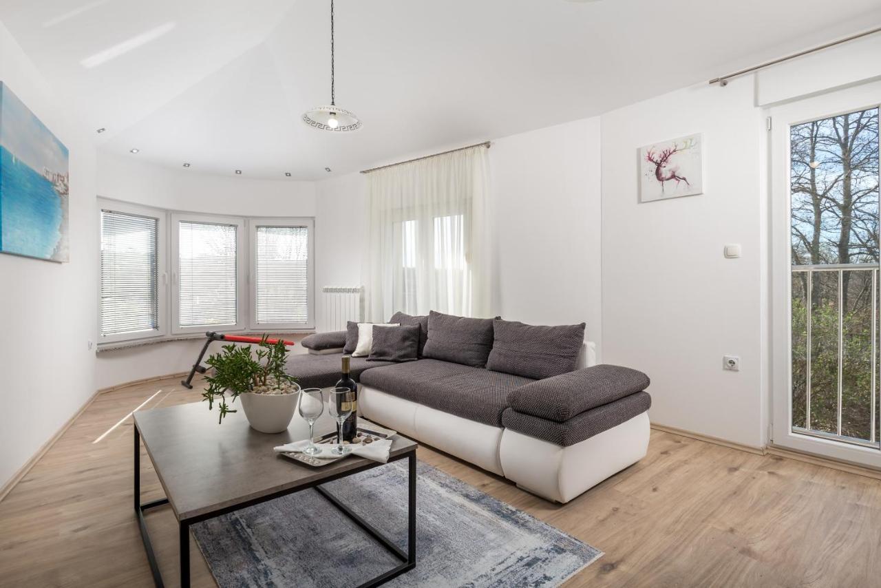 Apartment Dani-E.L. Кастав Экстерьер фото