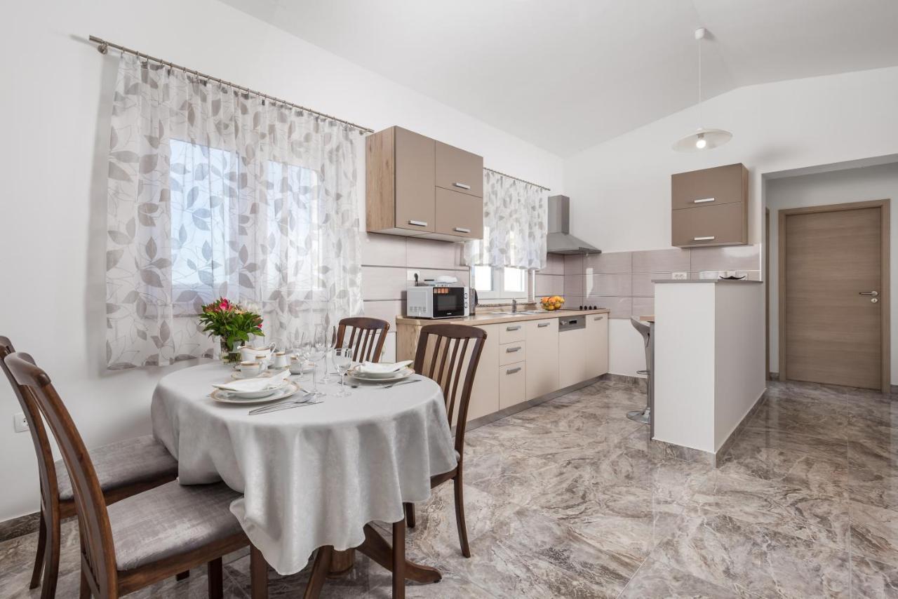 Apartment Dani-E.L. Кастав Экстерьер фото