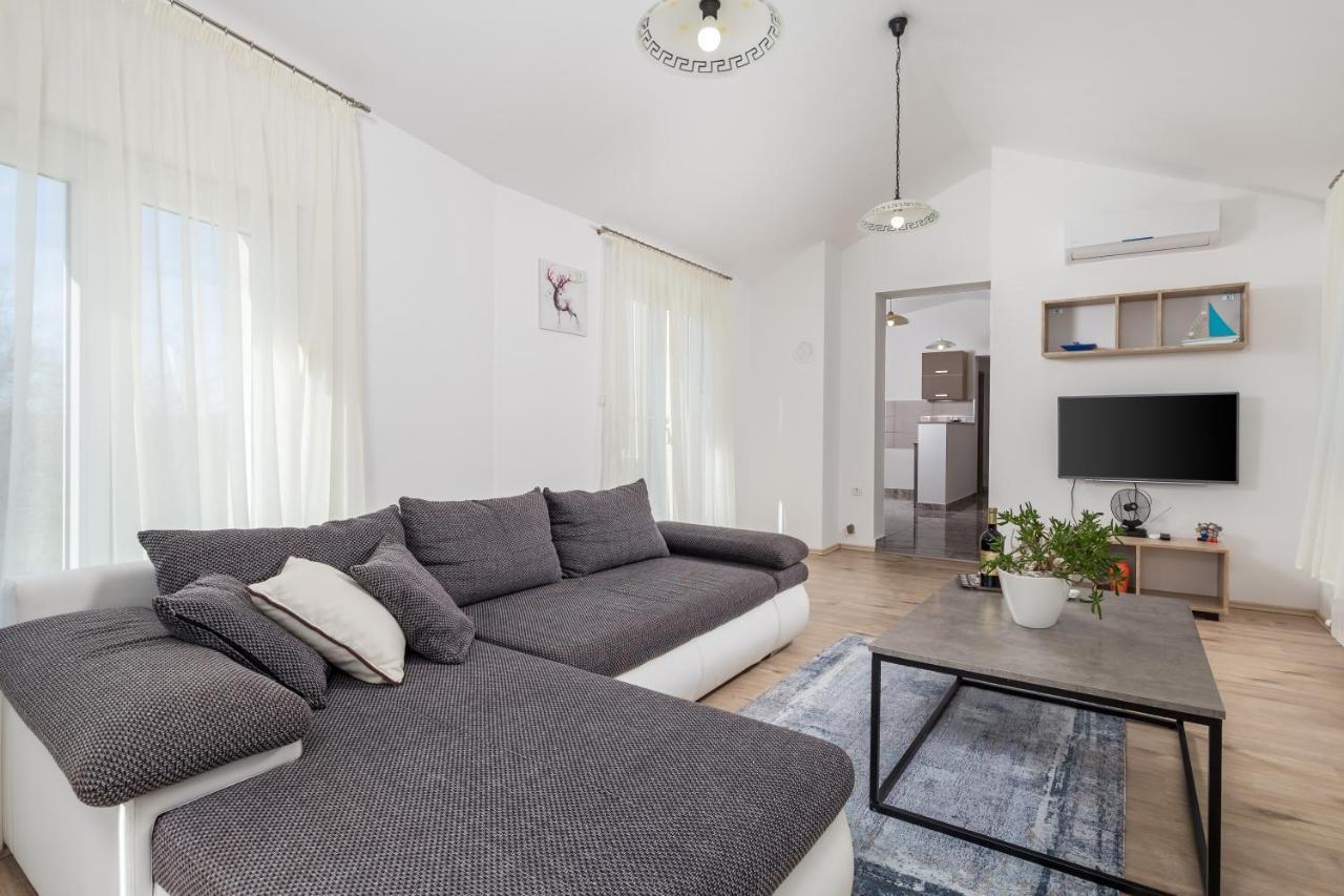 Apartment Dani-E.L. Кастав Экстерьер фото